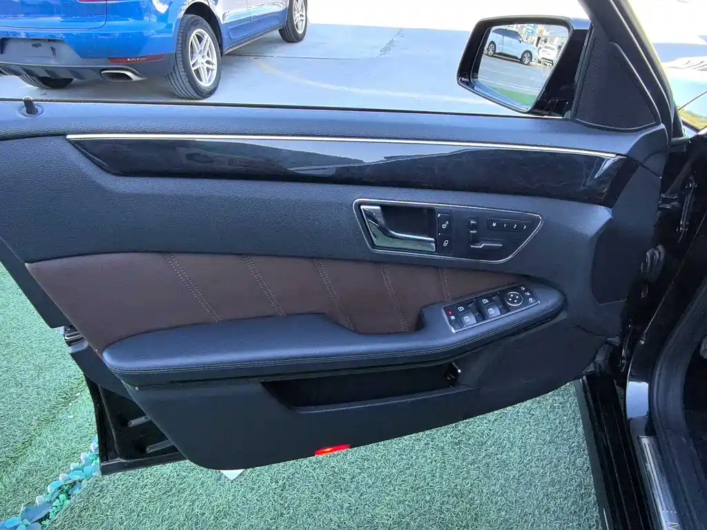 Mercedes-Benz E-Class — миниатюра 13