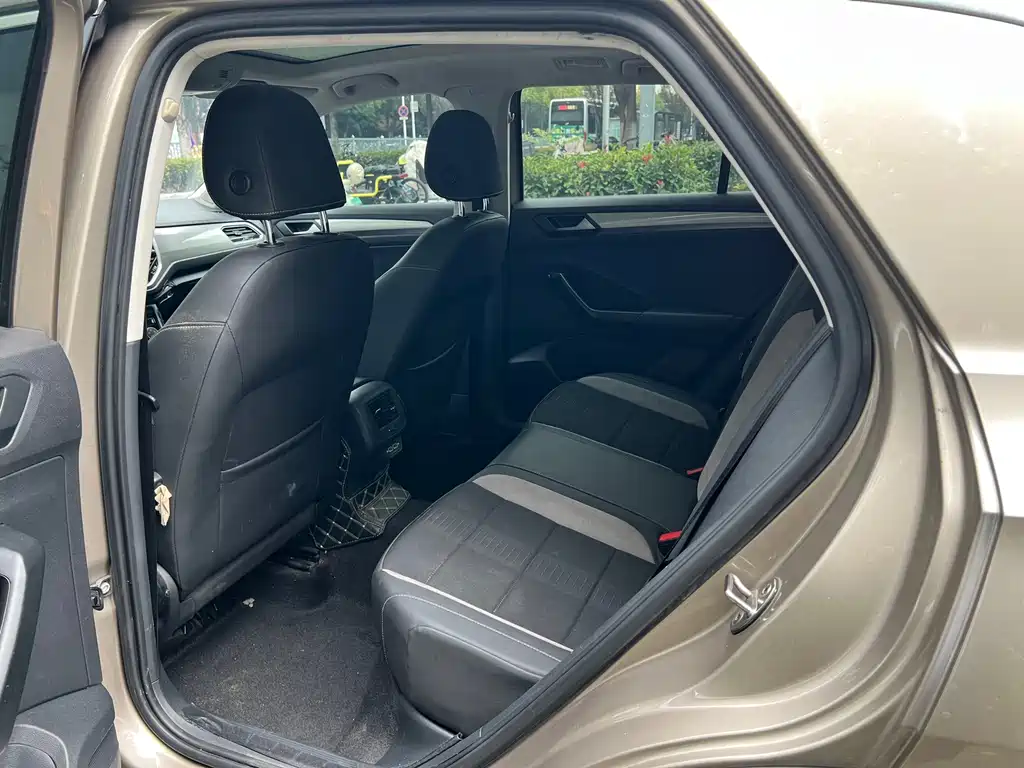 Volkswagen T-Roc — миниатюра 15