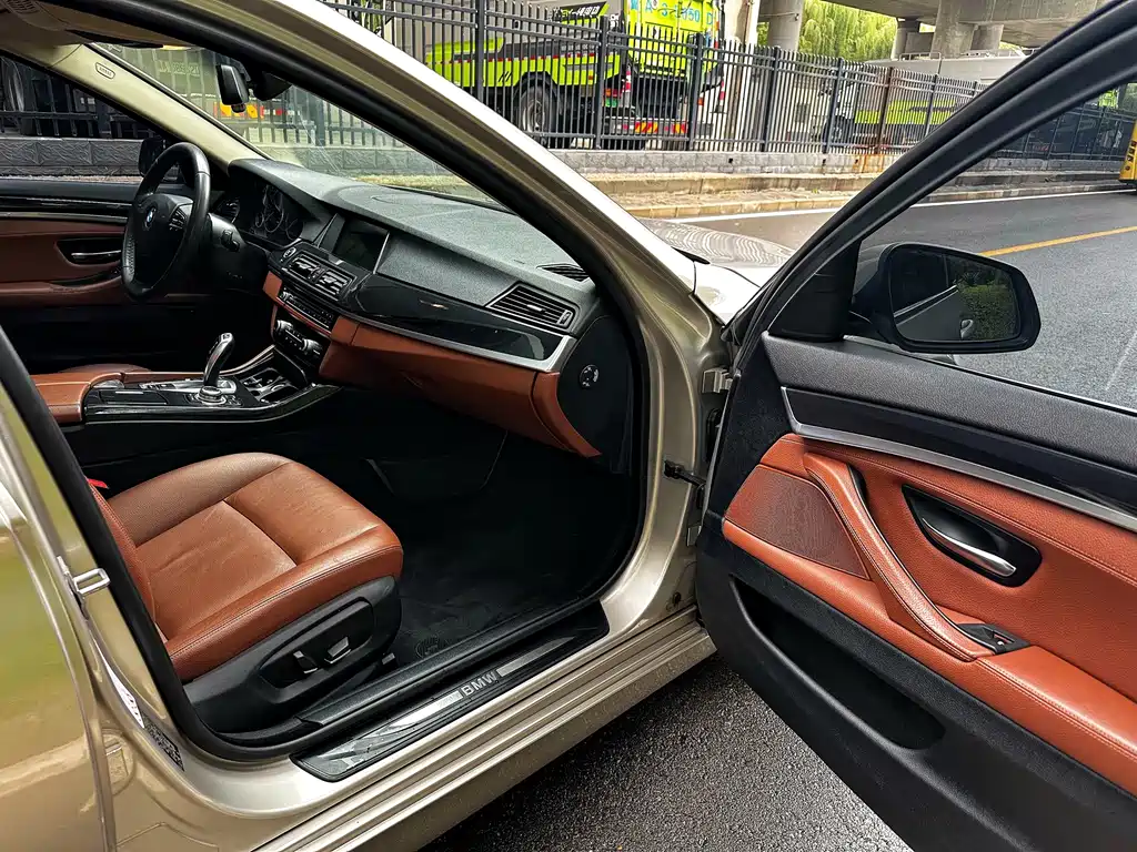 BMW 5 Series — миниатюра 8