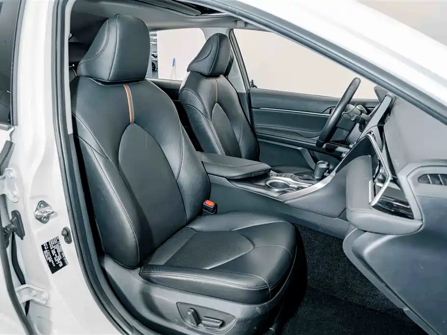 Toyota Camry — миниатюра 18