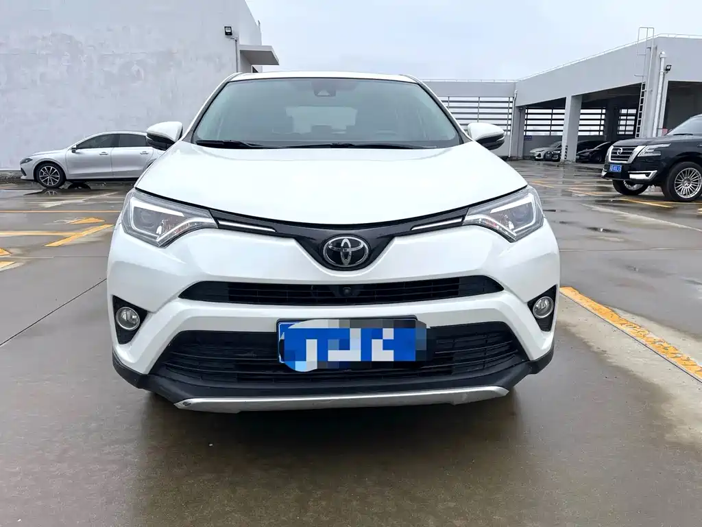 Toyota RAV4 — миниатюра 2