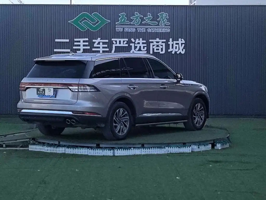 Lincoln Aviator — миниатюра 19