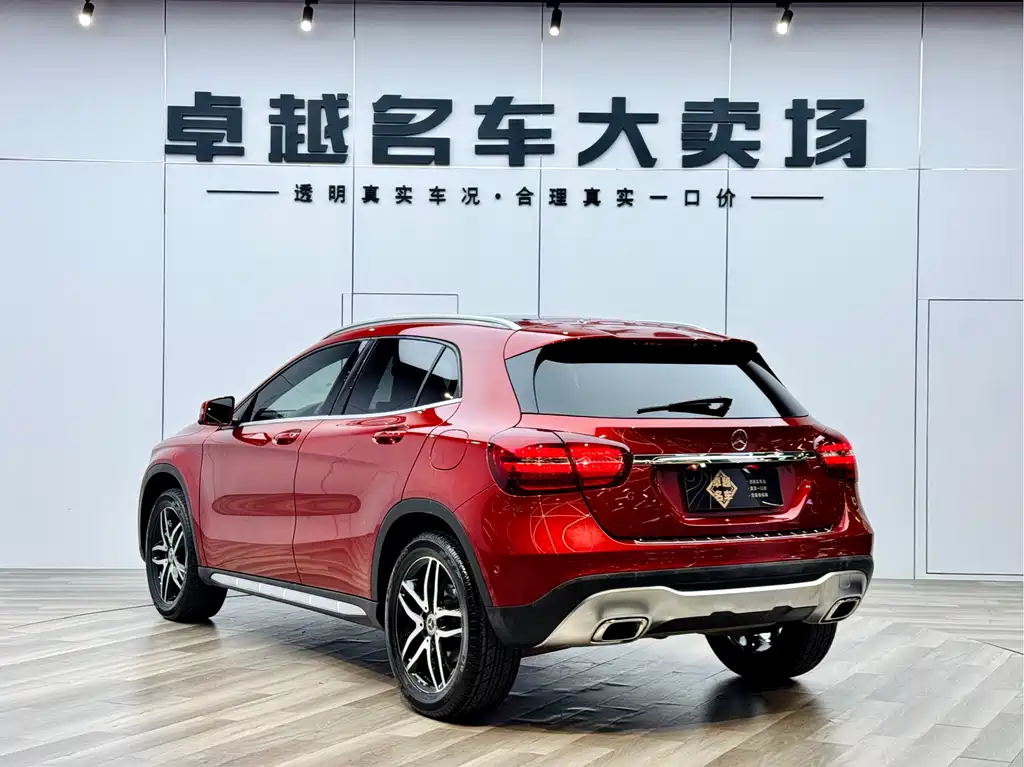 MERCEDES-BENZ GLA