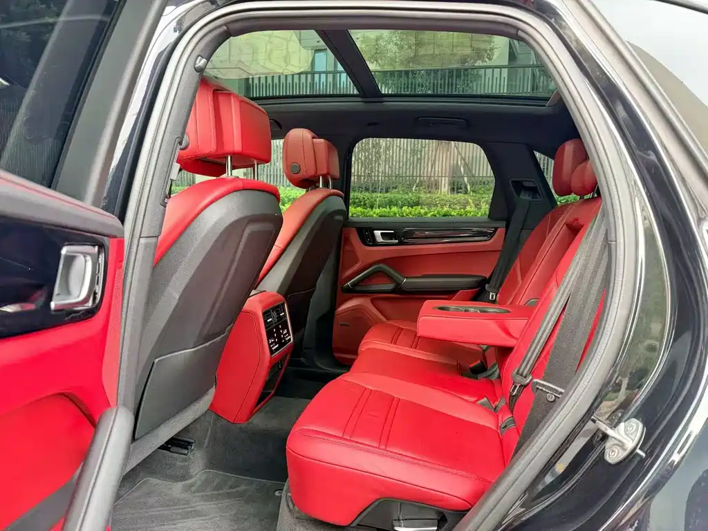 Porsche Cayenne — миниатюра 11