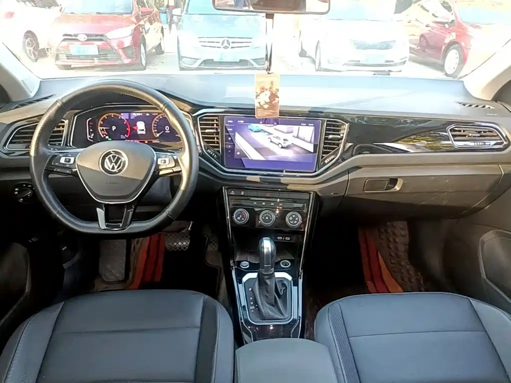 Volkswagen T-Roc — миниатюра 10