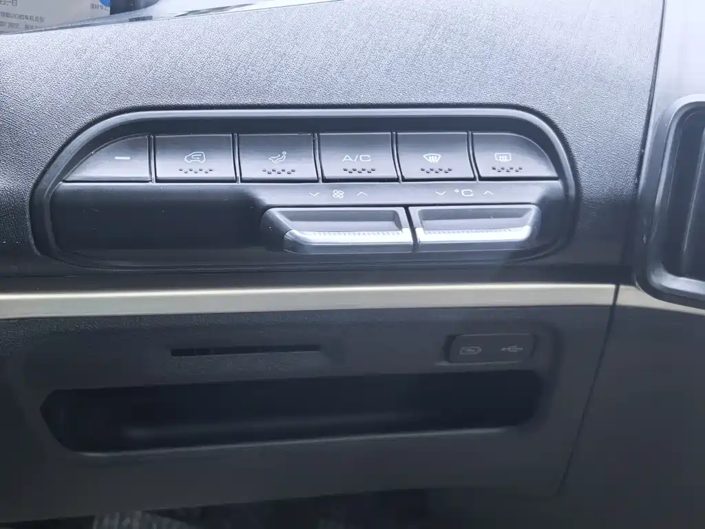 Baojun KiWi EV — миниатюра 9