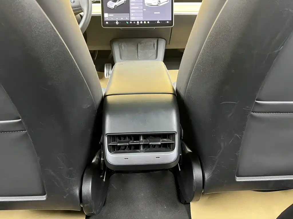 Tesla Model 3 — миниатюра 13