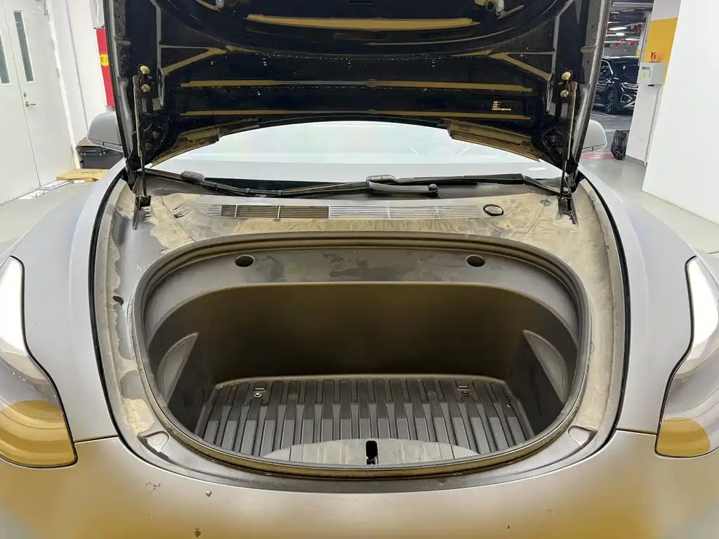 Tesla Model 3 — миниатюра 10