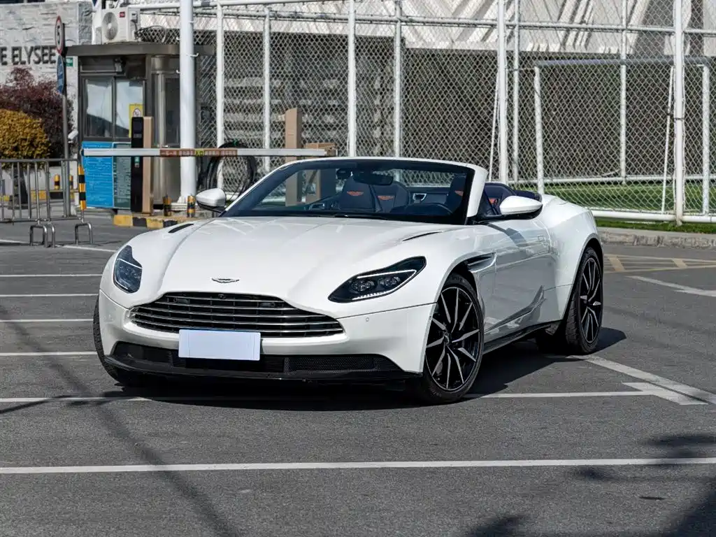 ASTON MARTIN DB11