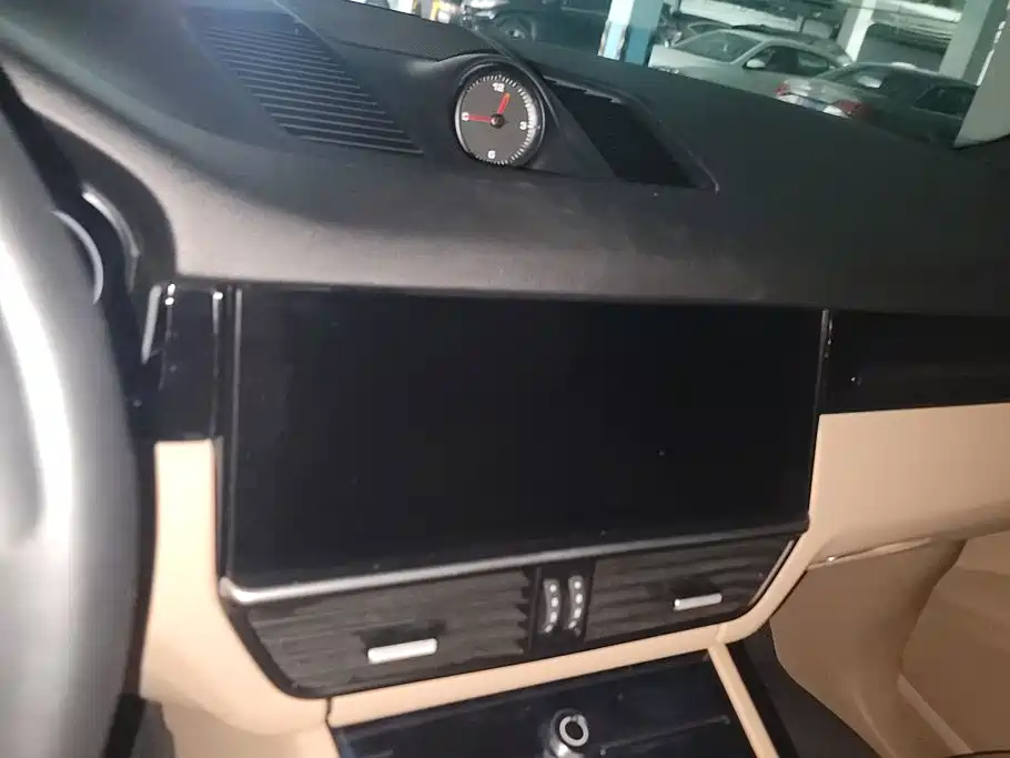 Porsche Cayenne — миниатюра 13