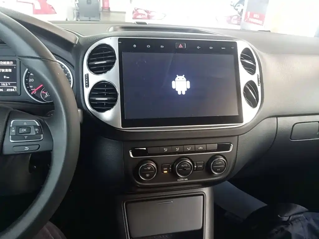 Volkswagen Tiguan — миниатюра 13
