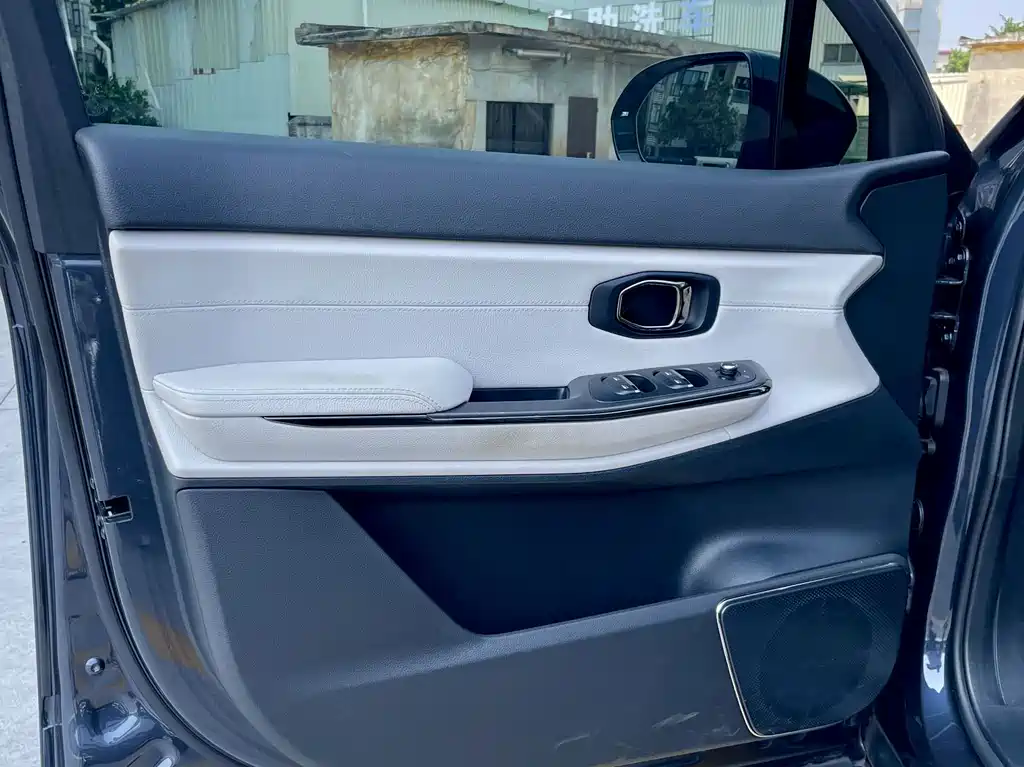 NIO ES8 — миниатюра 17