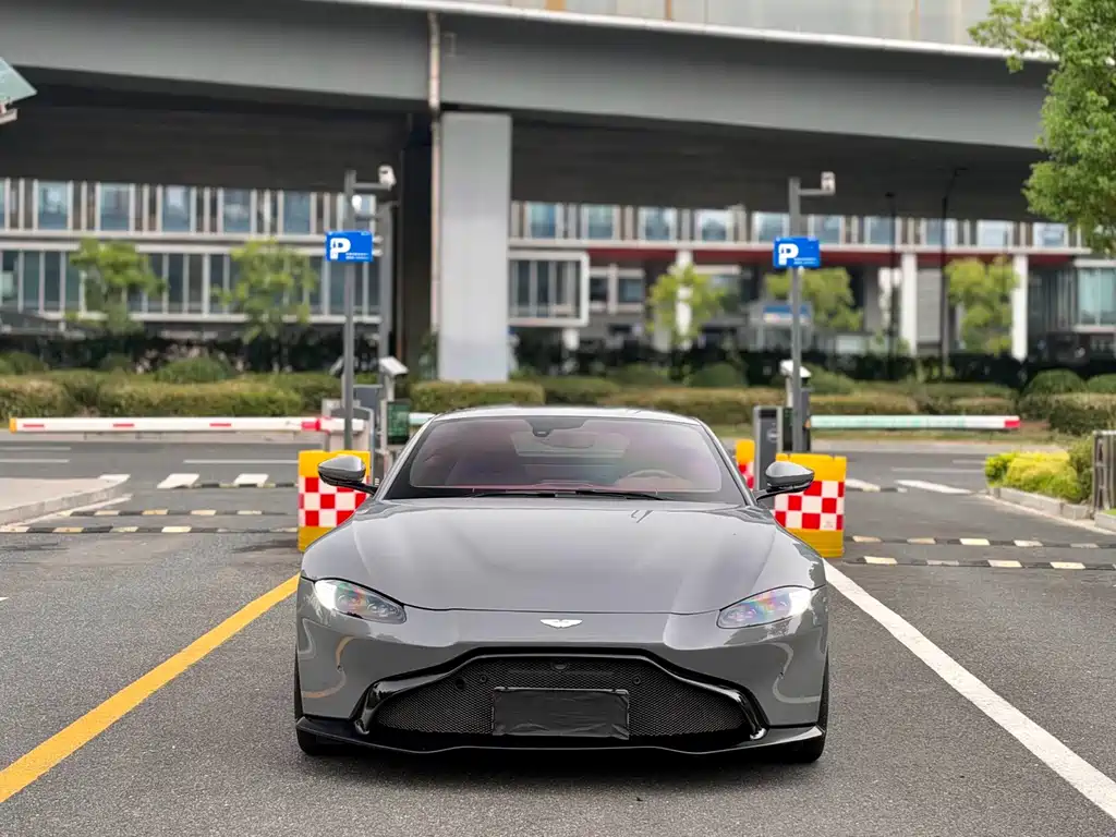 Aston Martin V8 Vantage