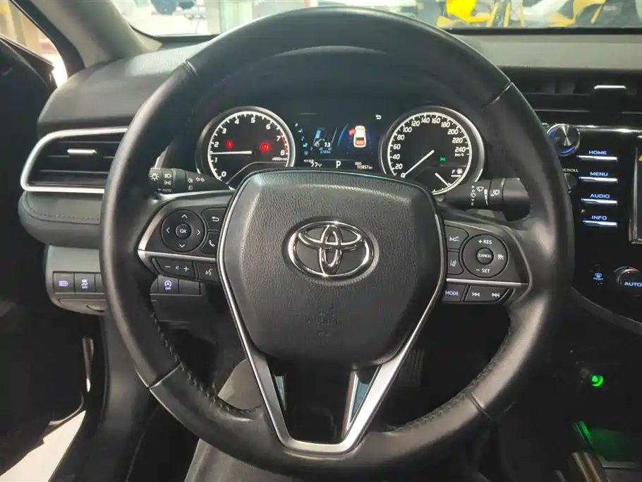 TOYOTA CAMRY