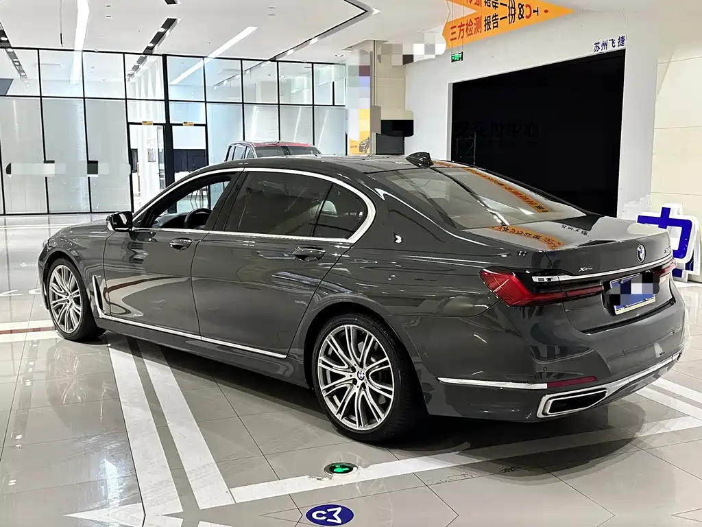 BMW 7 Series — миниатюра 6
