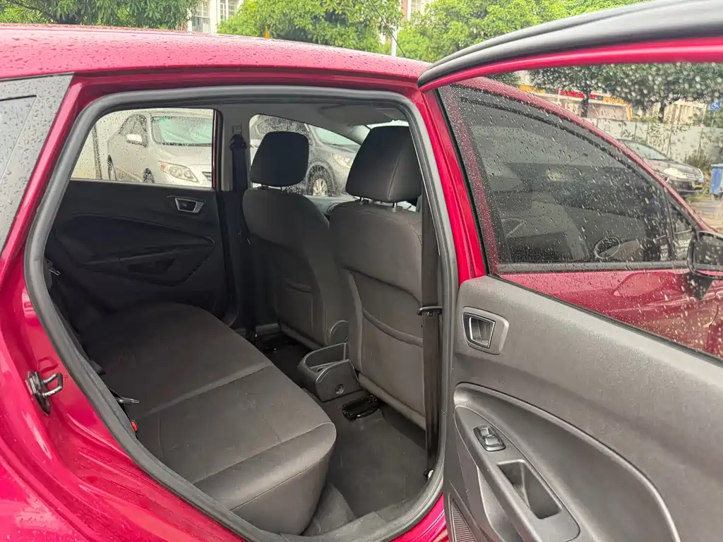 Ford Fiesta — миниатюра 10