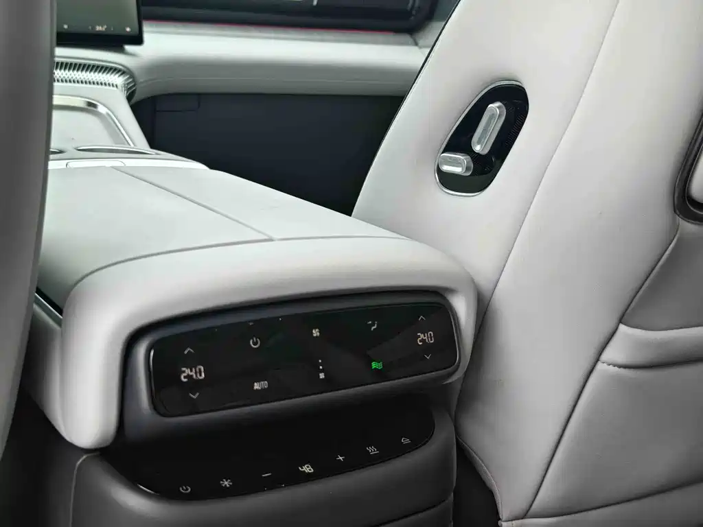 XPeng X9 — миниатюра 18