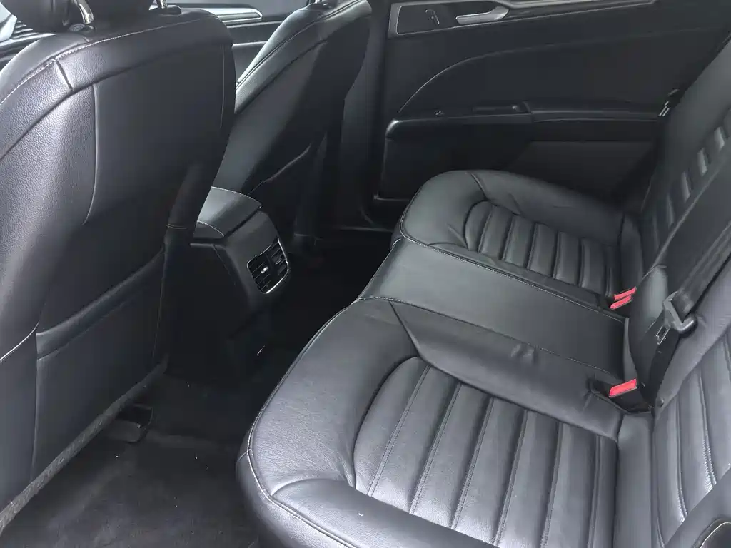 Ford Mondeo — миниатюра 8