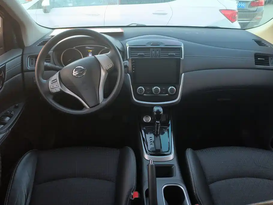 Nissan Tiida — миниатюра 12