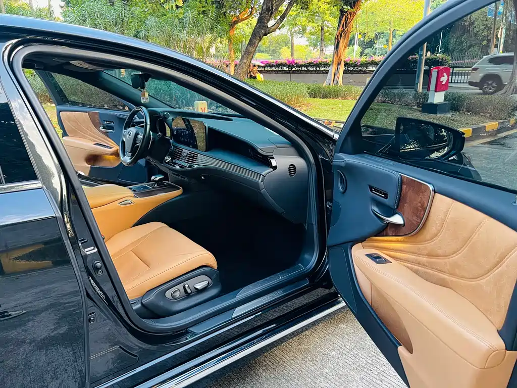 Lexus LS — миниатюра 13