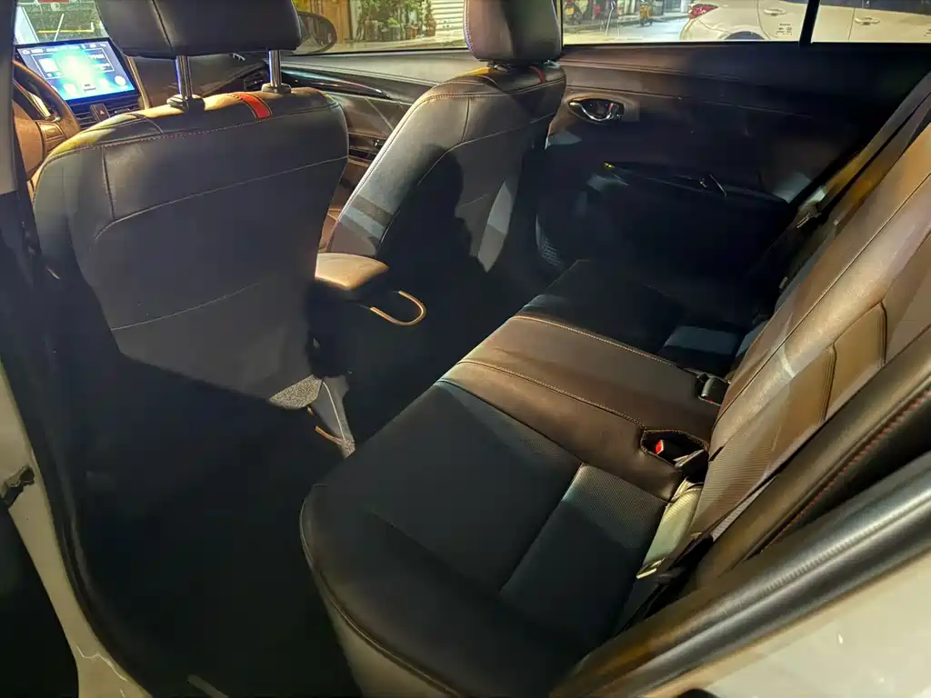 Toyota Yaris L — миниатюра 7