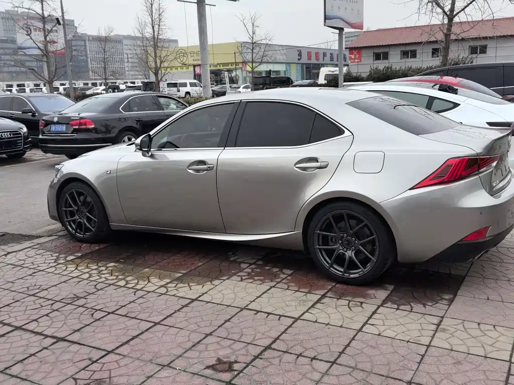 LEXUS IS
