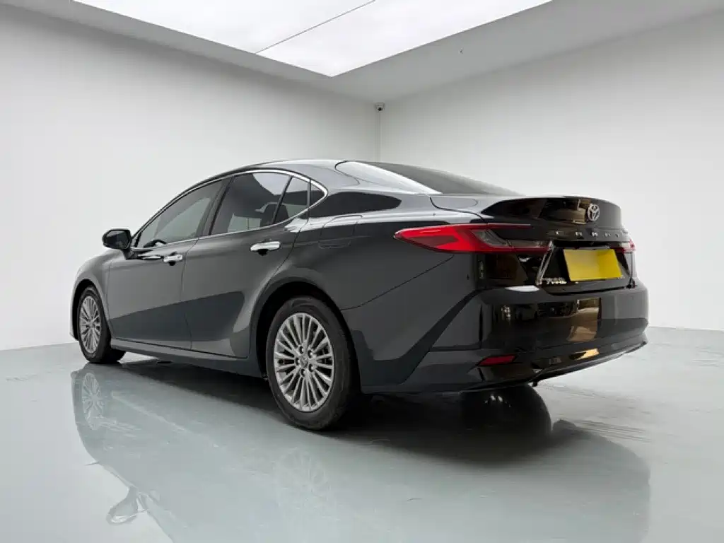 Toyota Camry — миниатюра 4