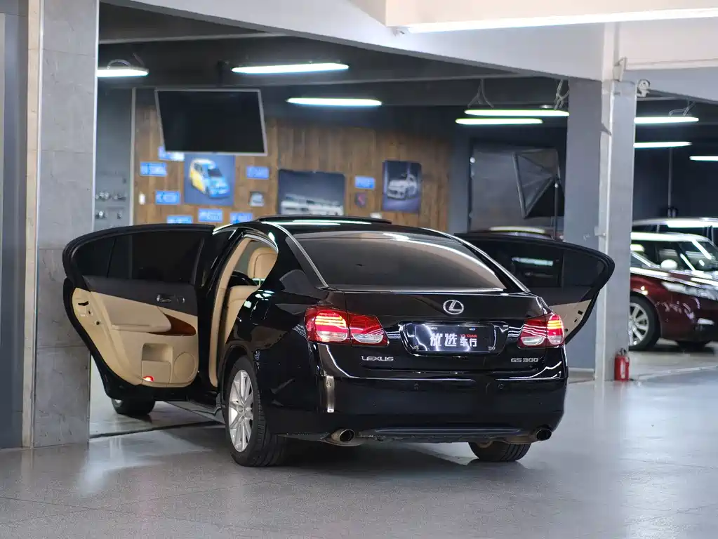 Lexus GS — миниатюра 8