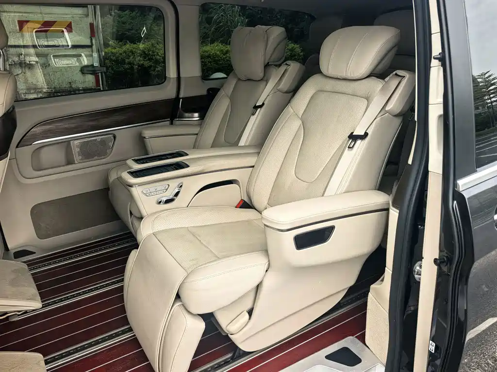 Mercedes-Benz V-Class — миниатюра 12