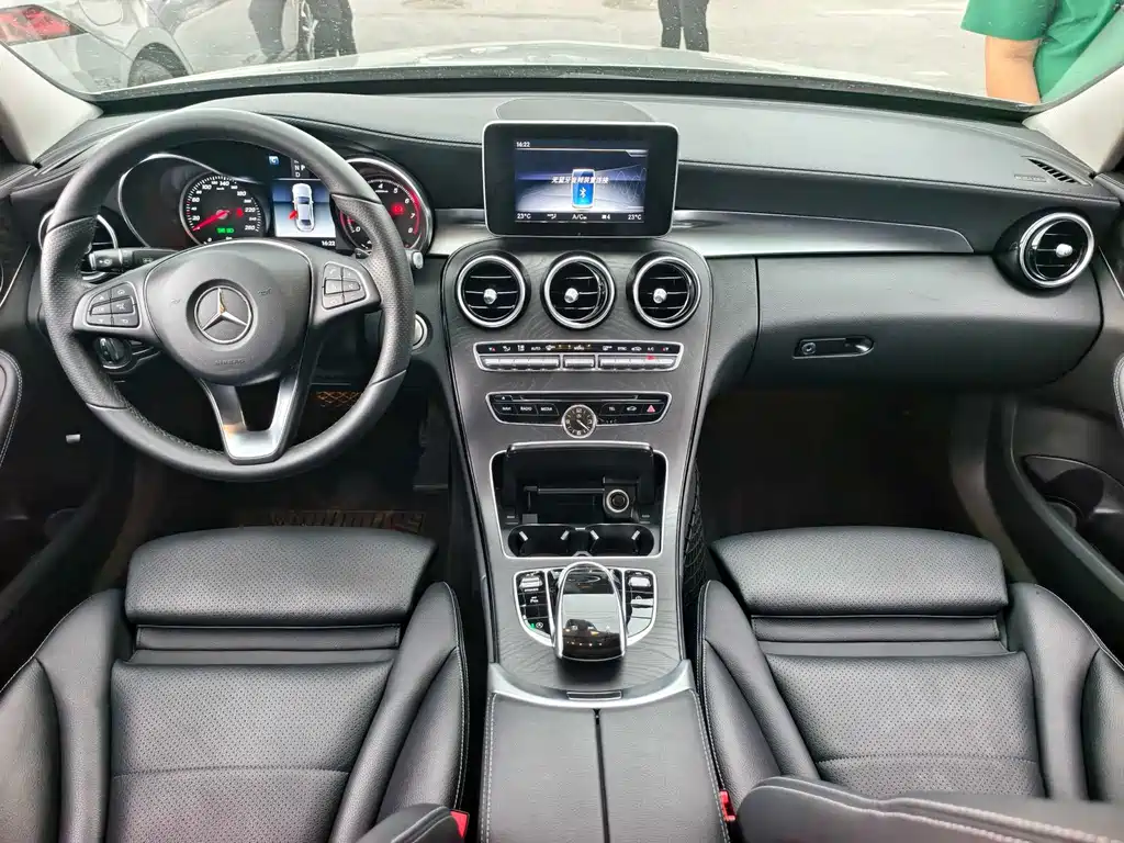 Mercedes-Benz C-Class — миниатюра 11