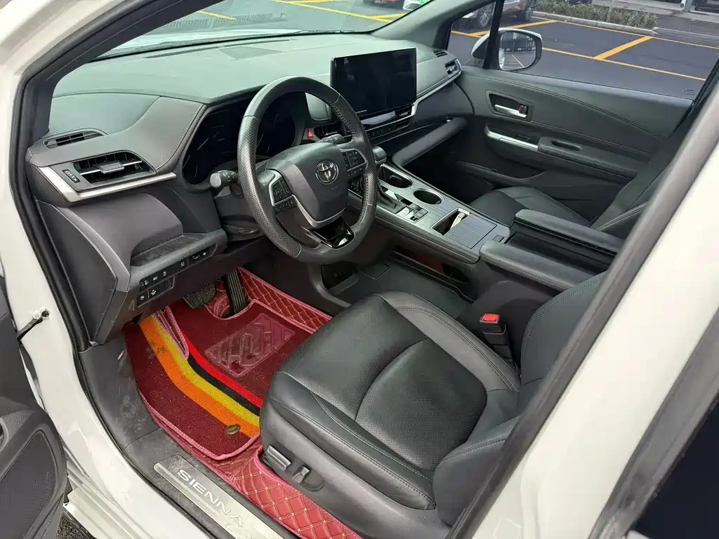 Toyota Sienna 2023 2.5L Luxury