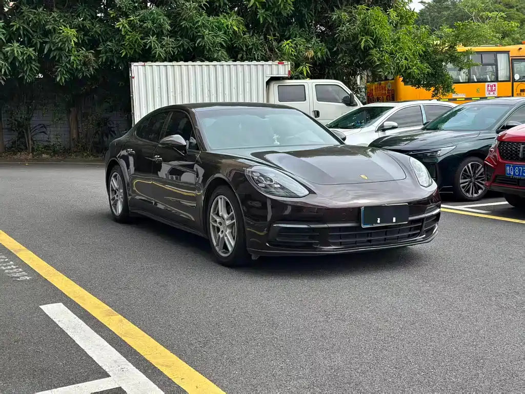 PORSCHE PANAMERA