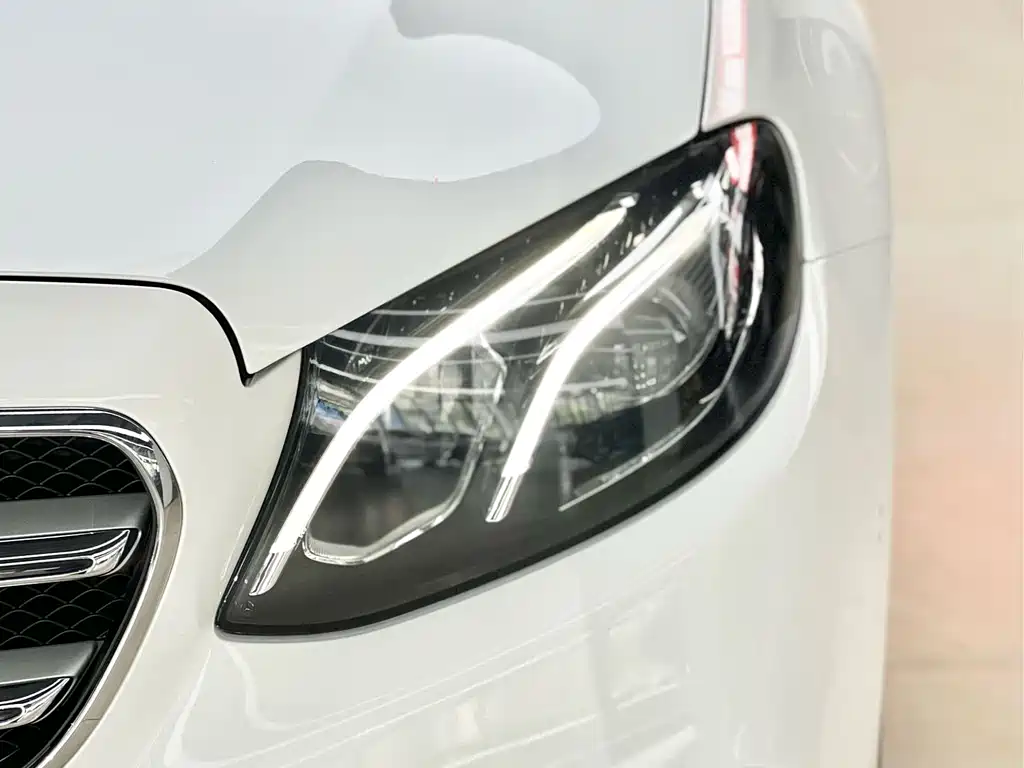 Mercedes-Benz E-Class — миниатюра 17