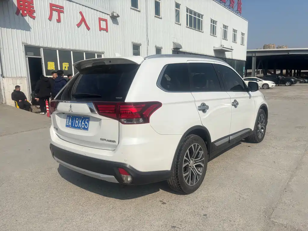 MITSUBISHI OUTLANDER