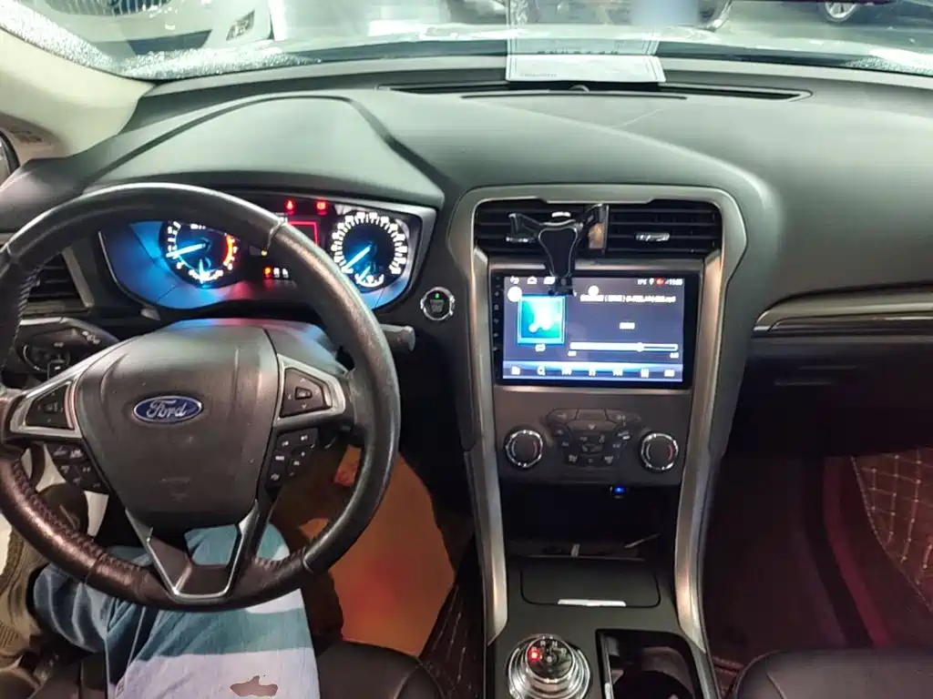 Ford Mondeo — миниатюра 10