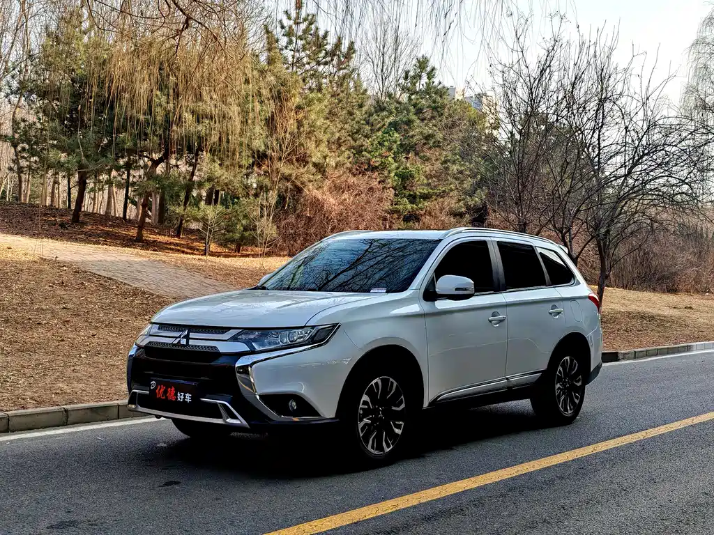 MITSUBISHI OUTLANDER