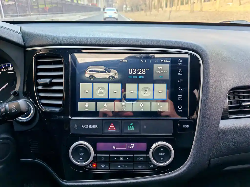 MITSUBISHI OUTLANDER