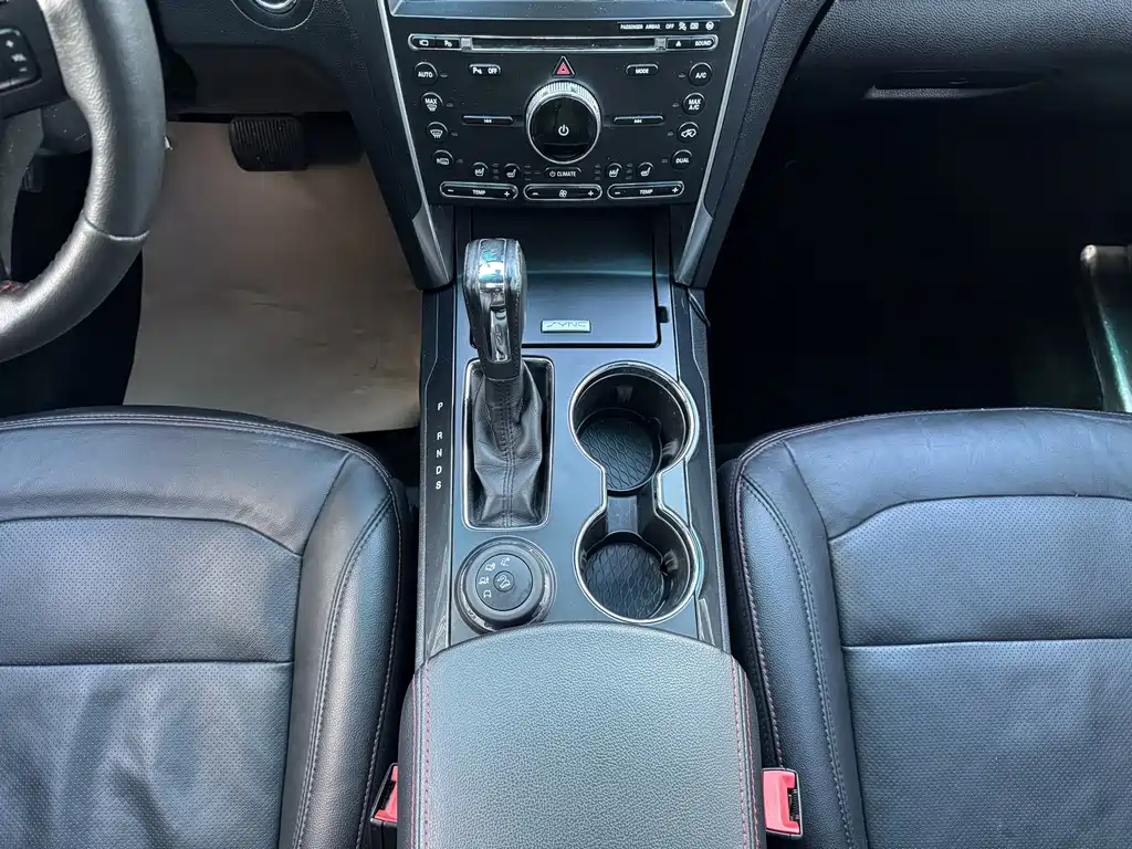 Ford Explorer (Import) — миниатюра 9