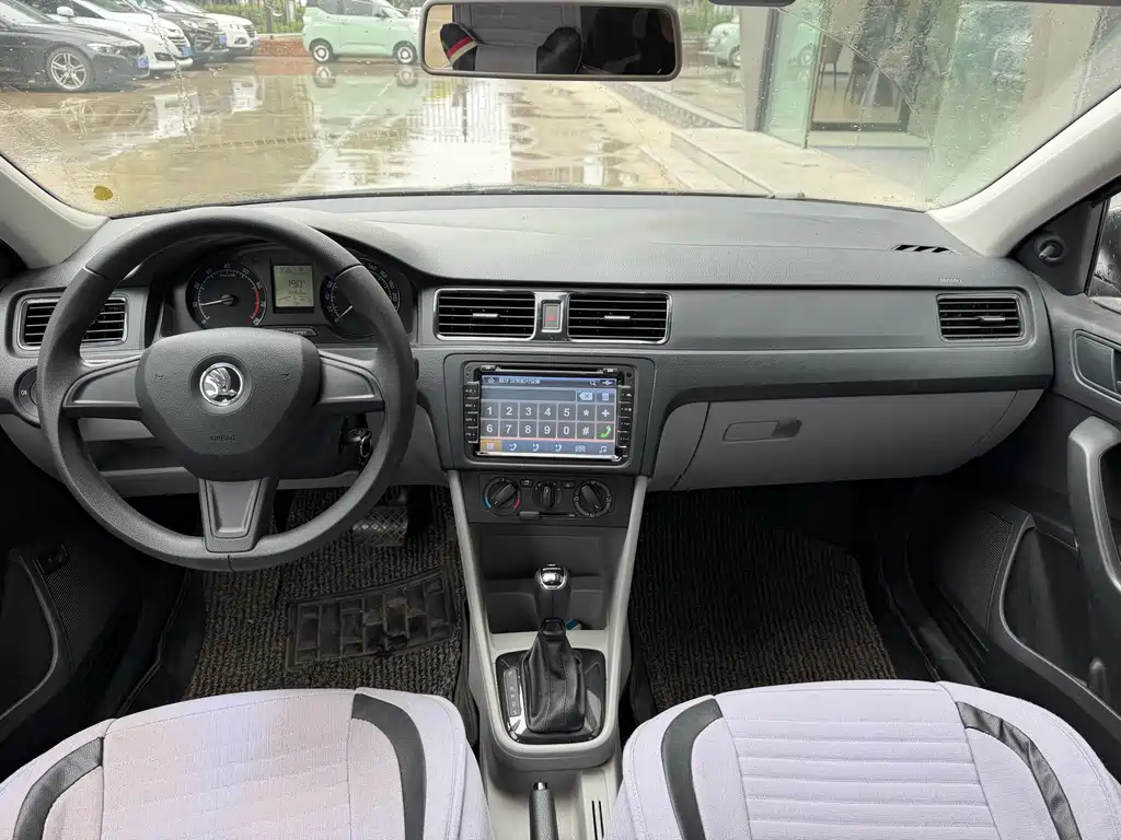 Skoda Rapid — миниатюра 5