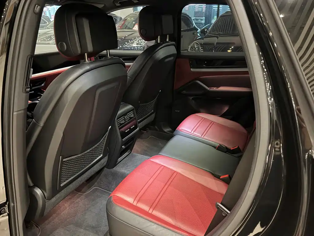 Porsche Cayenne — миниатюра 7