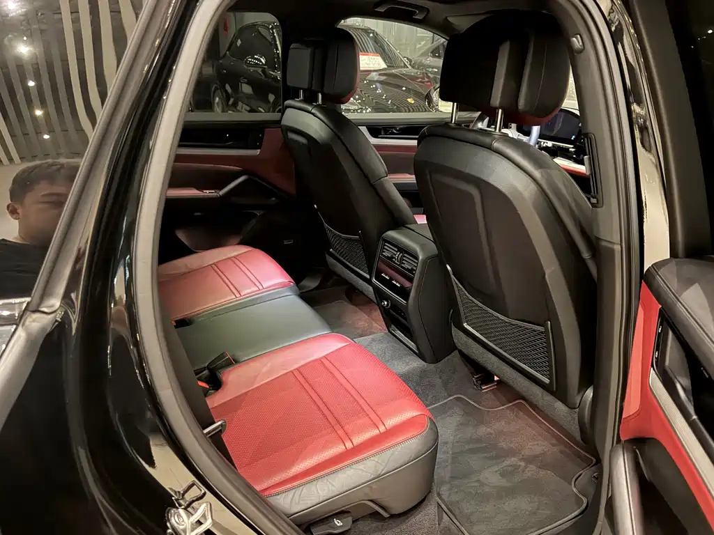 Porsche Cayenne — миниатюра 9