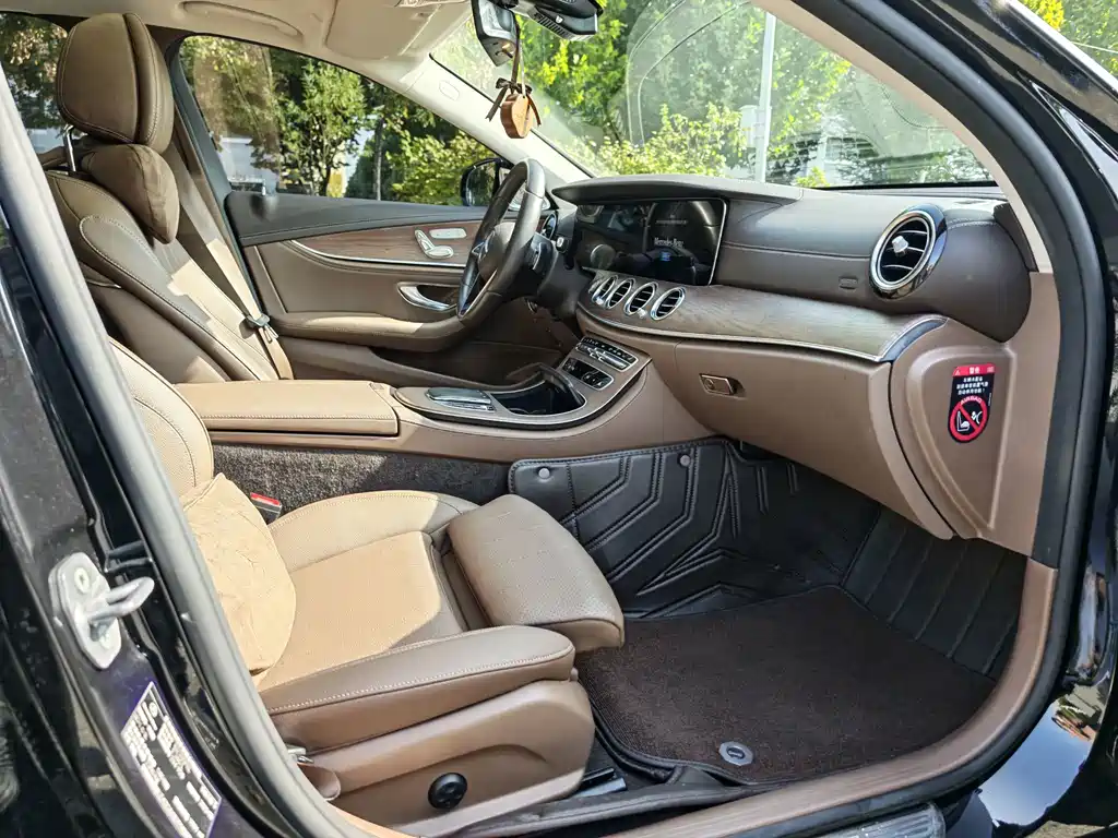 Mercedes-Benz E-Class — миниатюра 14