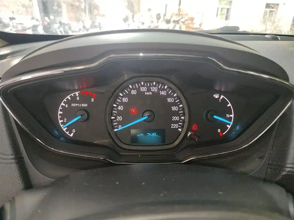 Ford Escort 2015 1.5L MT Fashion