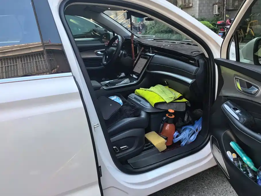 Roewe RX5 eMAX — миниатюра 8
