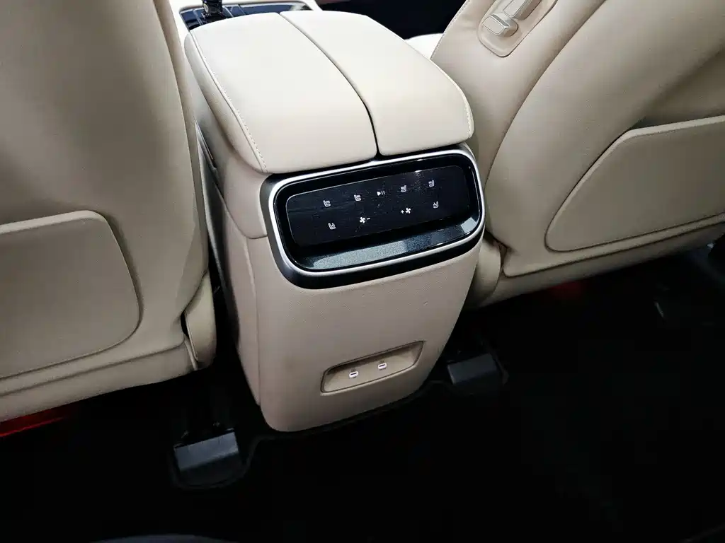 AITO ASK THE WORLD M7