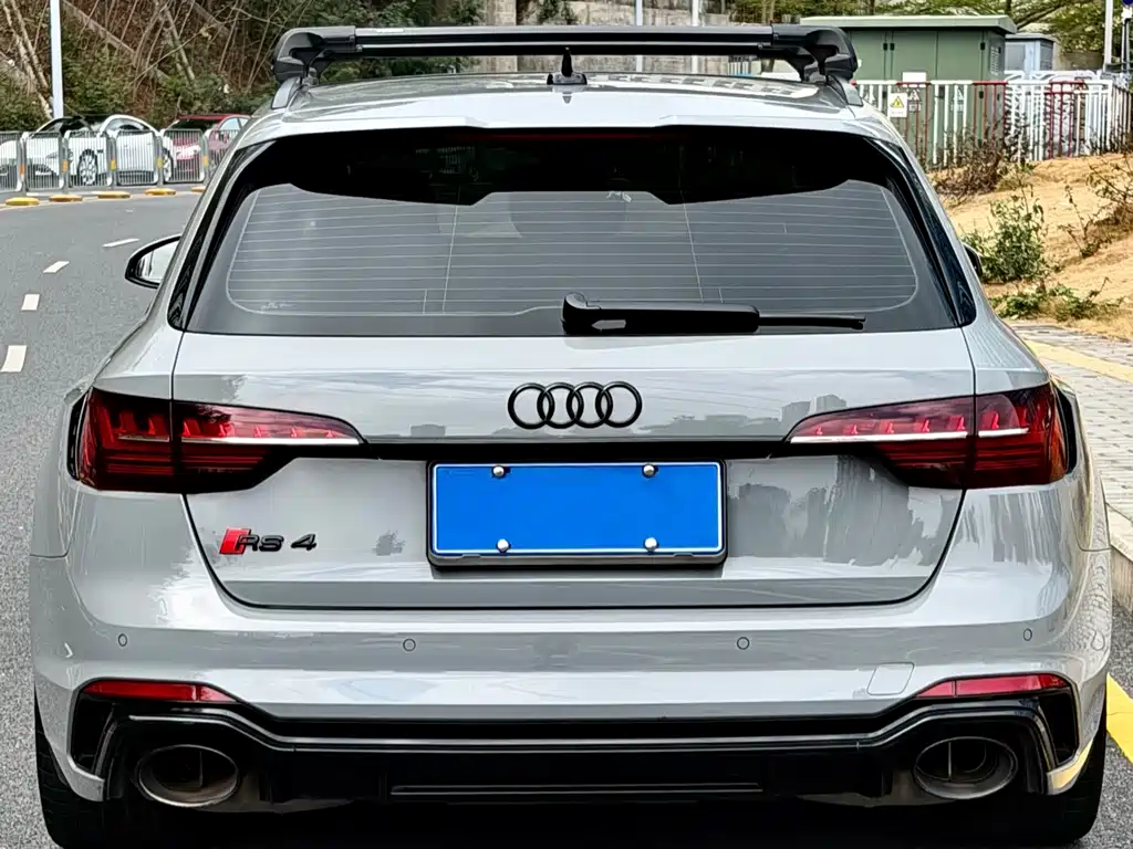 AUDI RS 4