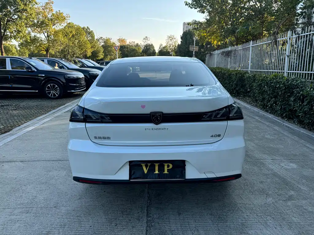 PEUGEOT 408
