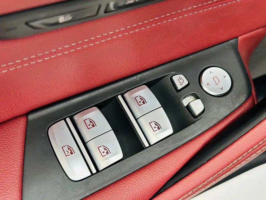 BMW 5 Series — миниатюра 13