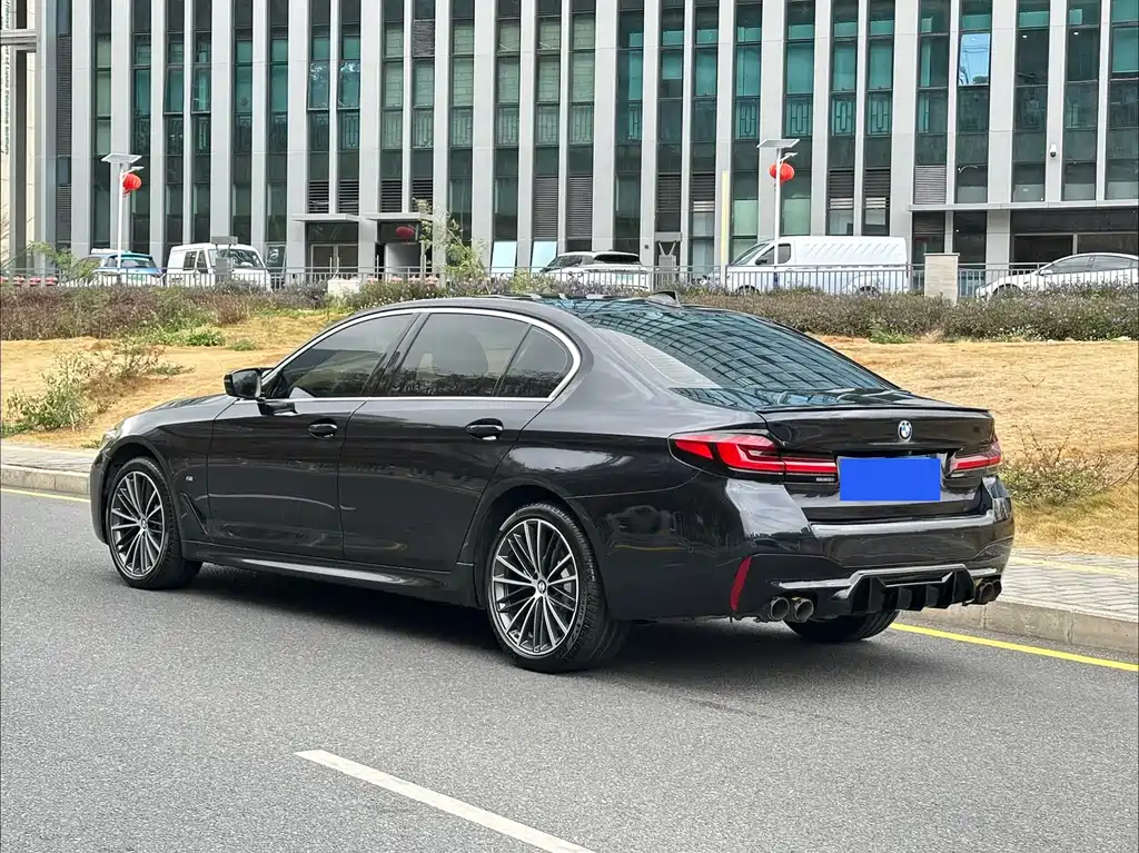 BMW 5 SERIES