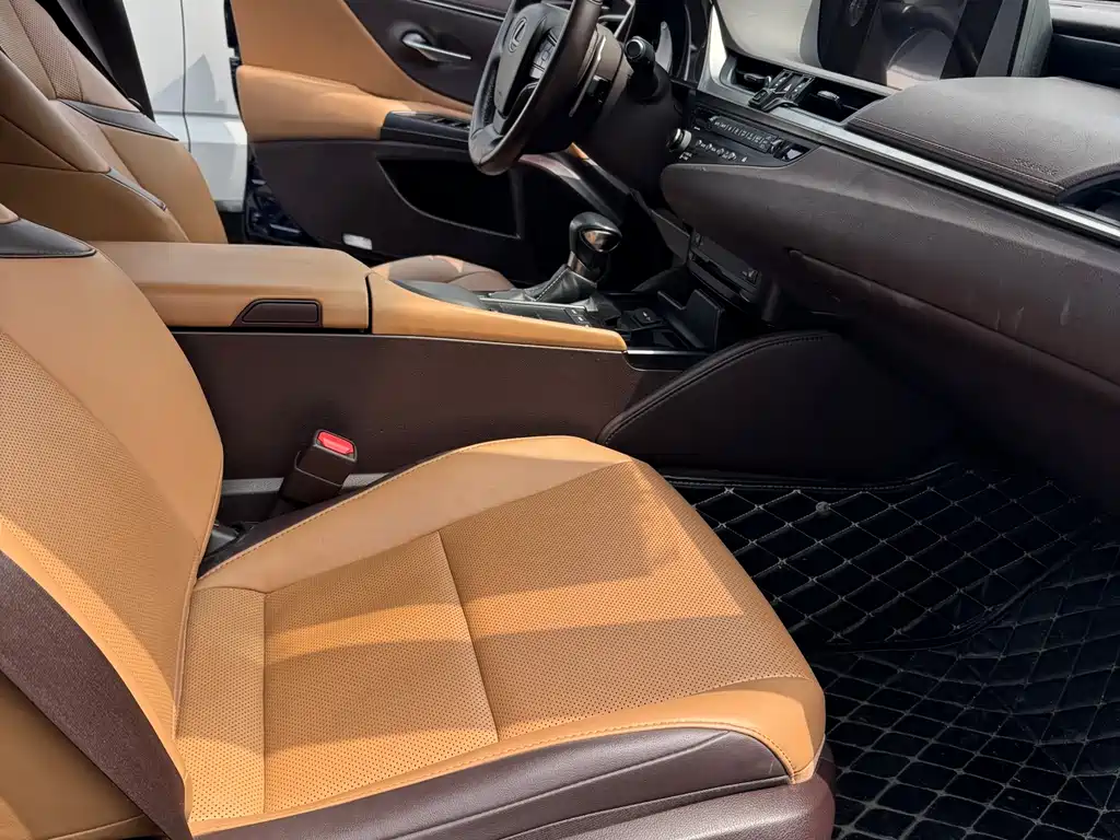 Lexus ES 2018 300h V